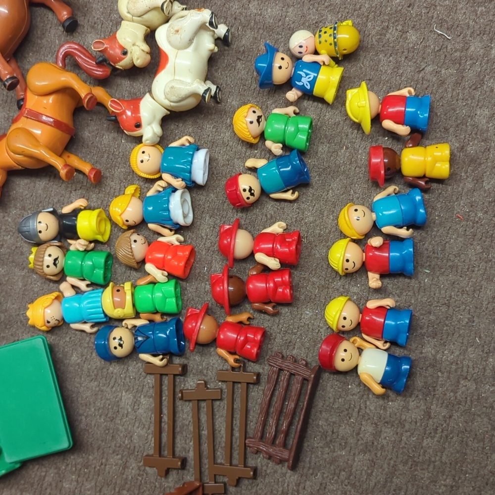 vintage 1980s Playskool Li'l Playmates shelcore huge 38pc toy lot - Picture 5 of 15